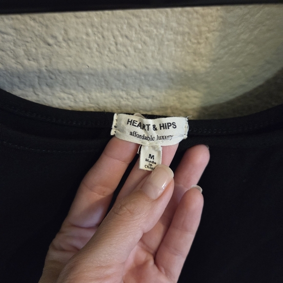 Heart & Hips affordable luxury Black Short Sleeve Bodysuit size Medium Summer - Picture 4 of 7